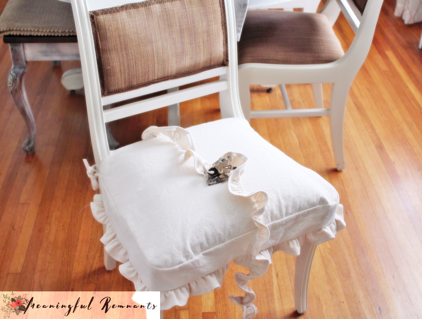 chair seat cover with ruffle attachment foot and ruffle