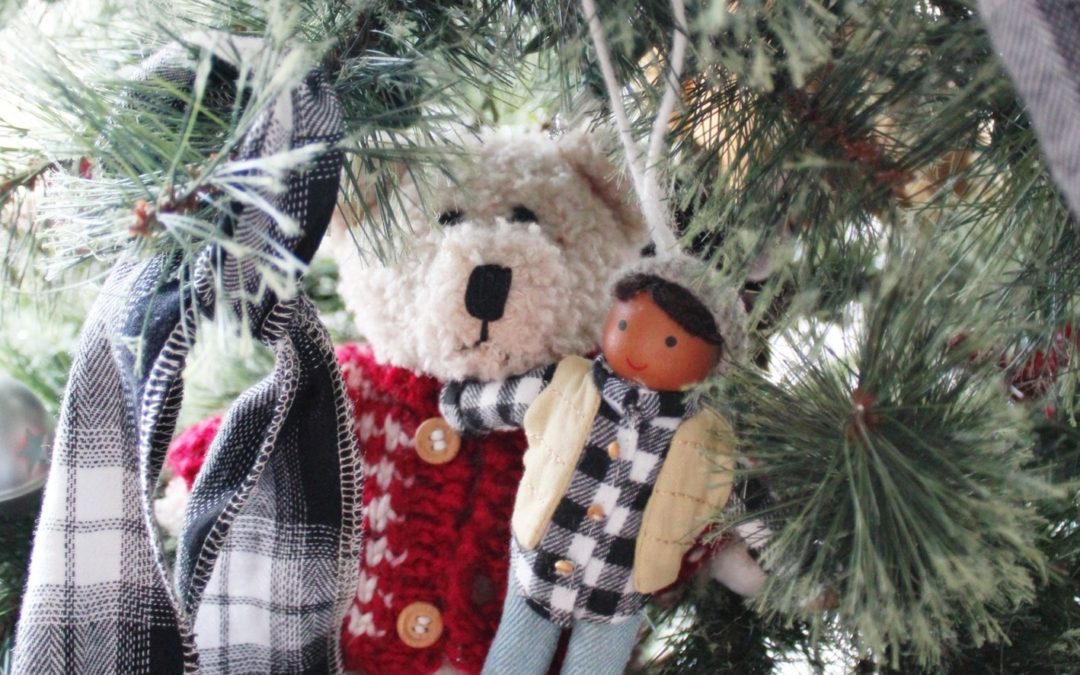 Holiday Decorating With a Plaid Shirt, Say What?
